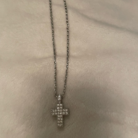 Beautiful Swarovski thick cross necklace - Picture 3 of 10